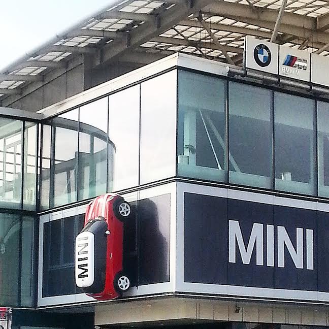 Mini PE cladire - BMW